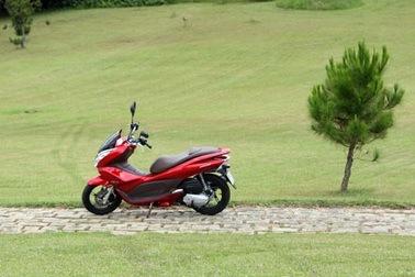 Các hãng xe máy chạy đua tìm khách hàng