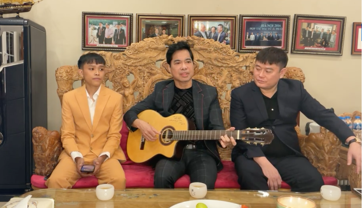 Hồ Văn Cường bất ngờ xuất hiện cùng Ngọc Sơn và bầu Thụy - 1 Hồ Văn Cường bất ngờ xuất hiện cùng Ngọc Sơn và bầu Thụy - 1
