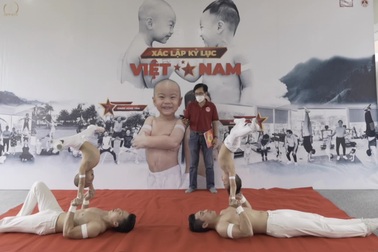 Con trai 3 tuổi của Quốc Cơ - Quốc Nghiệp xác lập Kỷ lục Guinness Việt Nam.