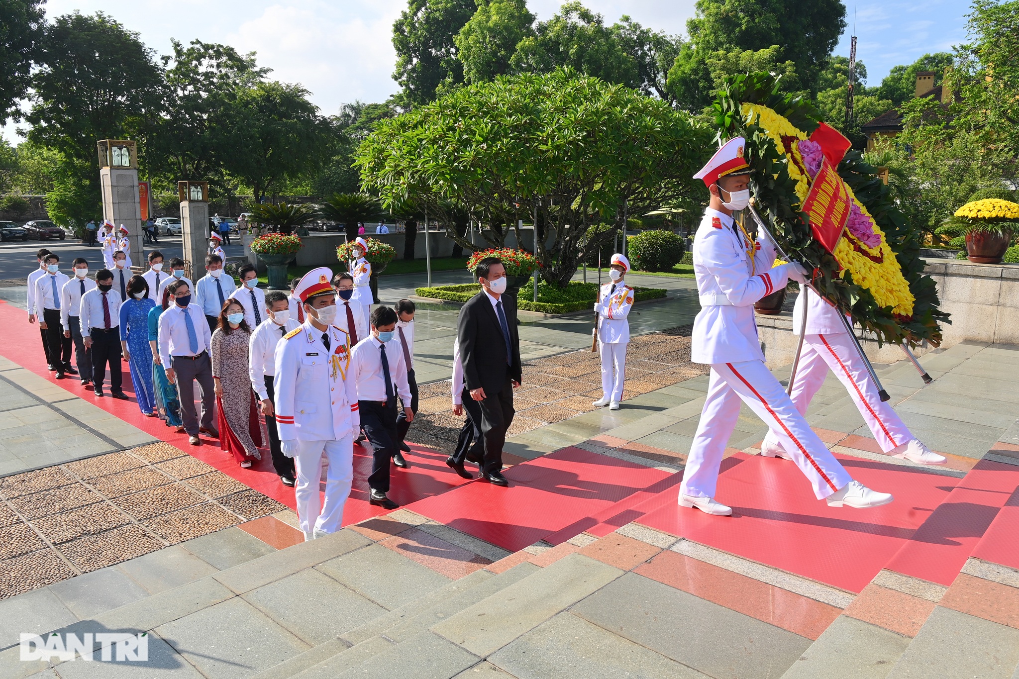 Lãnh đạo Đảng, Nhà nước đặt vòng hoa, tưởng niệm các Anh hùng liệt sĩ - 6 Lãnh đạo Đảng, Nhà nước đặt vòng hoa, tưởng niệm các Anh hùng liệt sĩ - 6