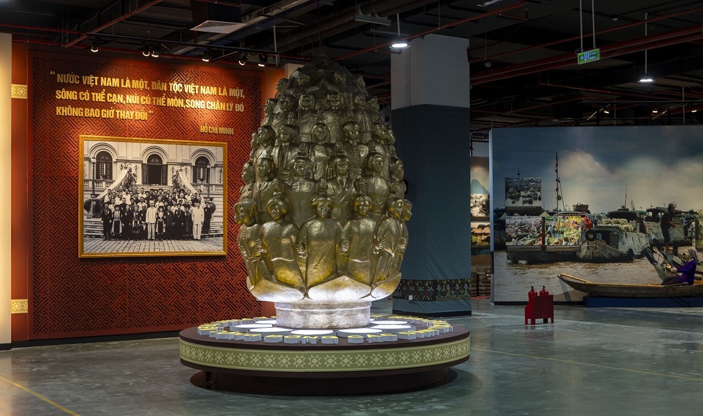 Entdecken Sie die Ausstellung „80 Jahre Reise der Unabhängigkeit – Freiheit – Glück“ – 8 Khám phá Triển lãm “80 năm Hành trình Độc lập - Tự do - Hạnh phúc” - 8