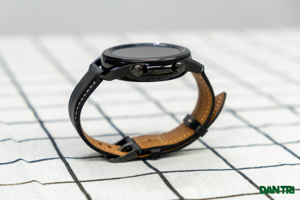 Mở hộp Galaxy Watch 3, so sánh cùng đối thủ Apple Watch - 6 Mở hộp Galaxy Watch 3, so sánh cùng đối thủ Apple Watch - 6