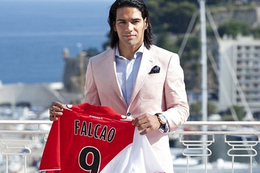 “Sát thủ” Radamel Falcao bị nghi khai gian tuổi