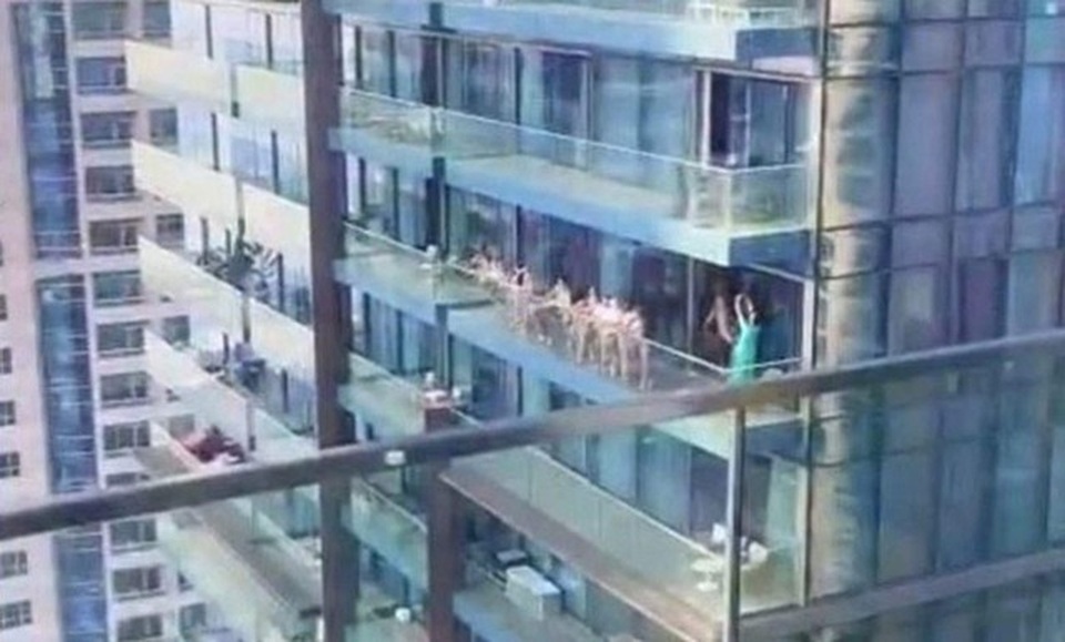 Người mẫu nói bị ép chụp ảnh khỏa thân trên nhà chọc trời Dubai - 1 Người mẫu nói bị ép chụp ảnh khỏa thân trên nhà chọc trời Dubai - 1
