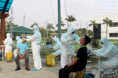 Phú Thọ: Xét nghiệm toàn bộ 1 công ty và phong tỏa 2 khu dân cư