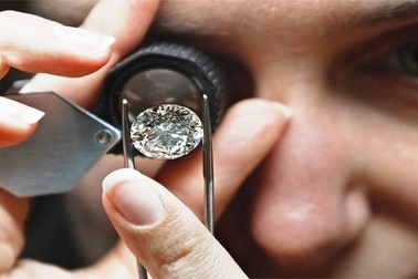 Kim cương, đá quý: "Vàng thau lẫn lộn"