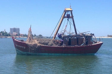 Trục vớt thành công tàu cá bị chìm trên biển