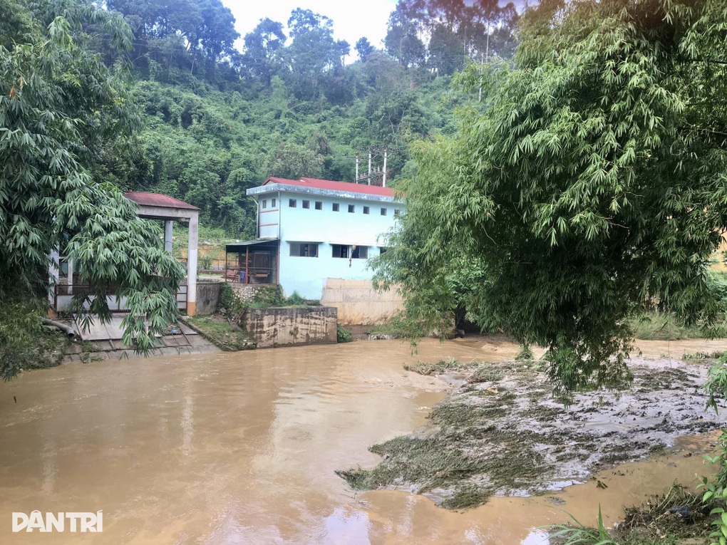 Tạm dừng cấp nước sinh hoạt hơn nửa thành phố Lào Cai do nước suối quá đục - 2 Tạm dừng cấp nước sinh hoạt hơn nửa thành phố Lào Cai do nước suối quá đục - 2