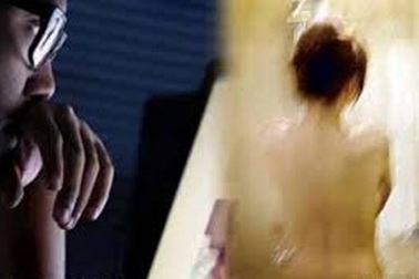 Dùng ảnh “nóng” tống tiền người yêu cũ