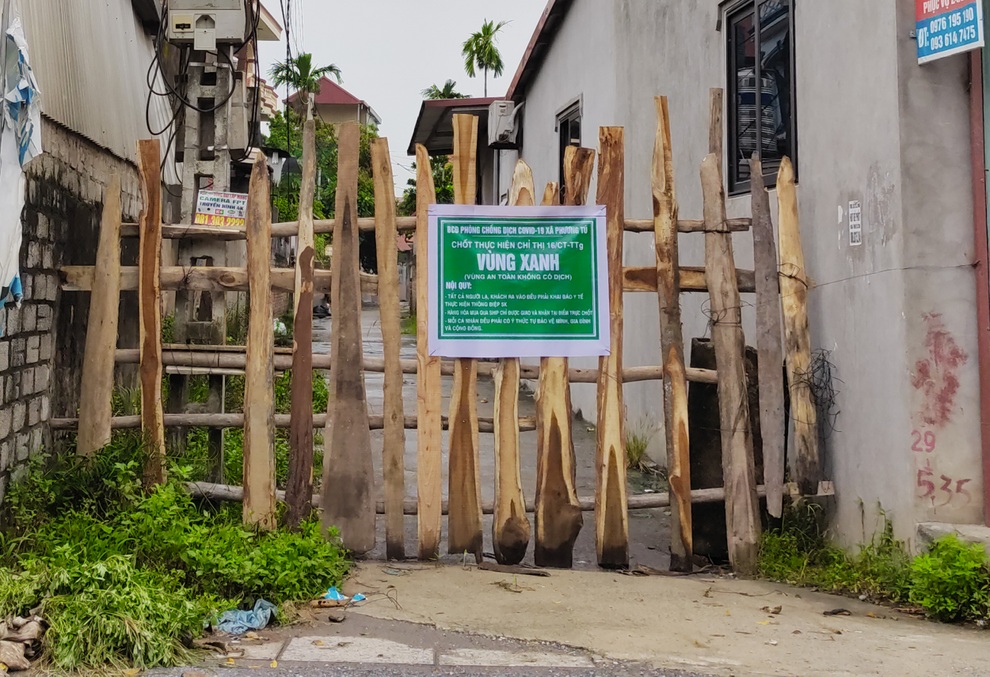 Cổng làng ở ngoại thành Hà Nội hóa chốt vùng xanh bảo vệ dân làng - 7 Cổng làng ở ngoại thành Hà Nội hóa chốt vùng xanh bảo vệ dân làng - 7