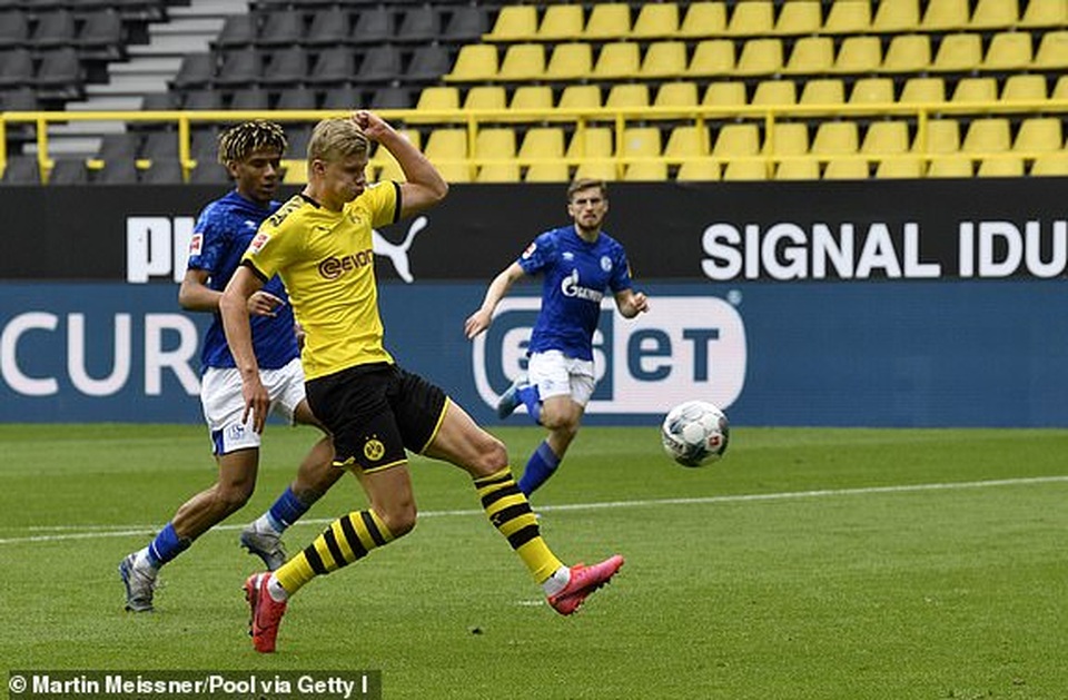Erling Haaland tỏa sáng, Borussia Dortmund thắng dễ Schalke - 1 Erling Haaland tỏa sáng, Borussia Dortmund thắng dễ Schalke - 1