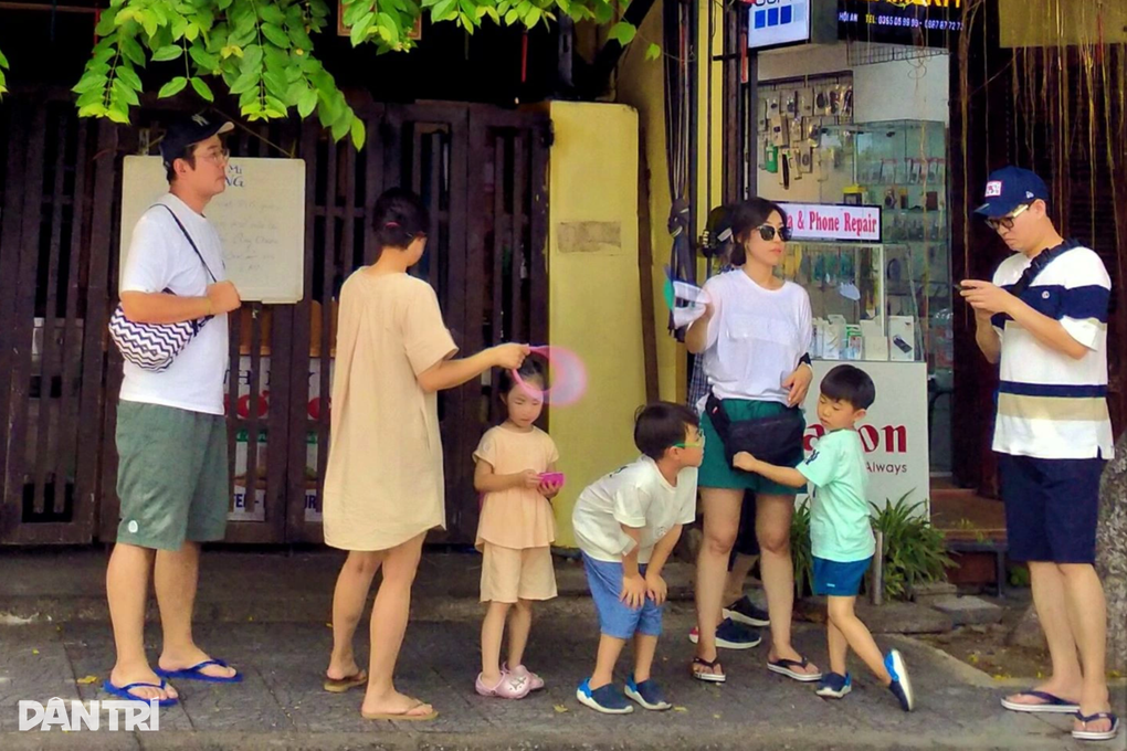 Quán ăn đường phố Hội An như thế nào sau vụ ngộ độc bánh mì Phượng? - 4 Quán ăn đường phố Hội An như thế nào sau vụ ngộ độc bánh mì Phượng? - 4