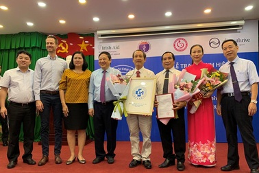 Bệnh viện Phụ sản Cần Thơ được trao danh hiệu “Bệnh viện thực hành nuôi con sữa mẹ xuất sắc”