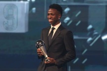Trả "món nợ" với Rodri, Vinicius giành giải The Best