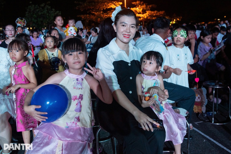 Cuộc gọi vượt trùng khơi, xúc động đêm Trung thu Vầng trăng của biển - 5