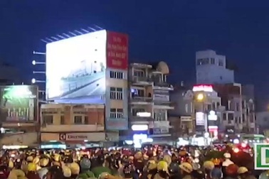 Hàng nghìn phương tiện “chết đứng” ở ngã tư Hàng Xanh