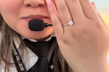 Cô gái Việt được bạn trai cầu hồn trong buồng lái trực thăng