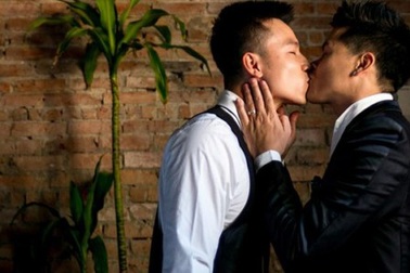 John Huy Trần mắc chứng tăng động; chuẩn bị đám cưới đồng giới với người tình 8 năm