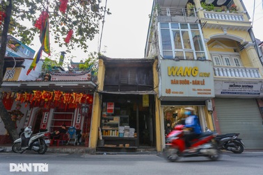 Căn nhà cổ trăm tuổi làm từ gỗ lim, có kiến trúc “độc nhất” phố cổ Hà Nội