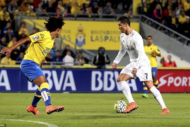 Cuộc đua chiếc giày vàng châu Âu: “Thổi lửa vào gáy” C.Ronaldo