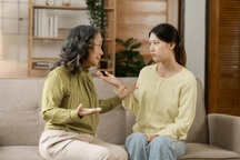 Tôi tìm được hạnh phúc mới, mẹ chồng đòi lại nhà và không cho nuôi con