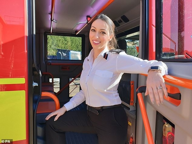 En kvinnlig läkare som brukade bo på gatan återvänder - 1 Cú lội ngược dòng của nữ tiến sĩ từng sống lang thang trên đường phố - 1