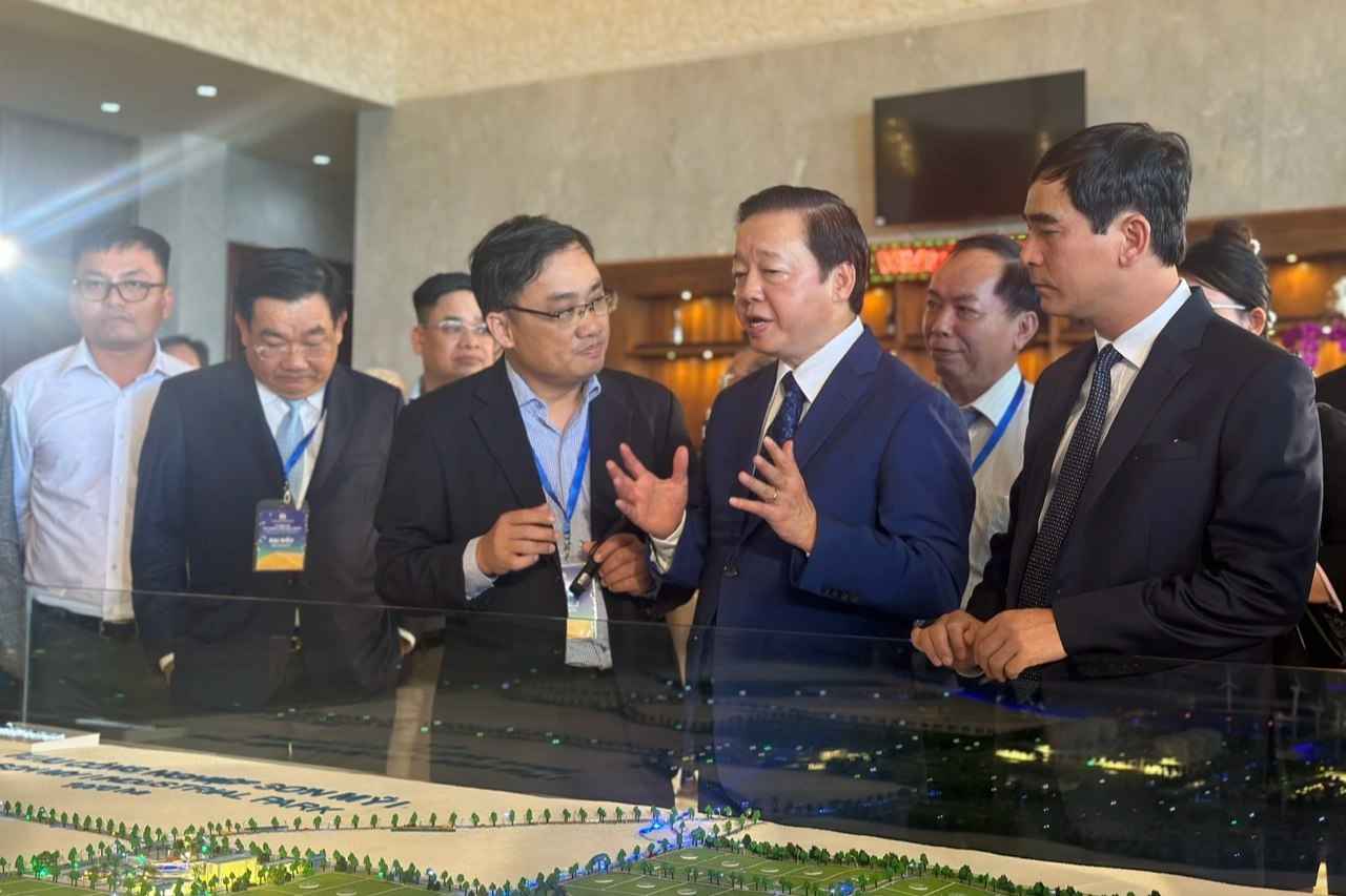 Bình Thuận hướng đến phát triển du lịch, năng lượng sạch mang tầm quốc tế - 1