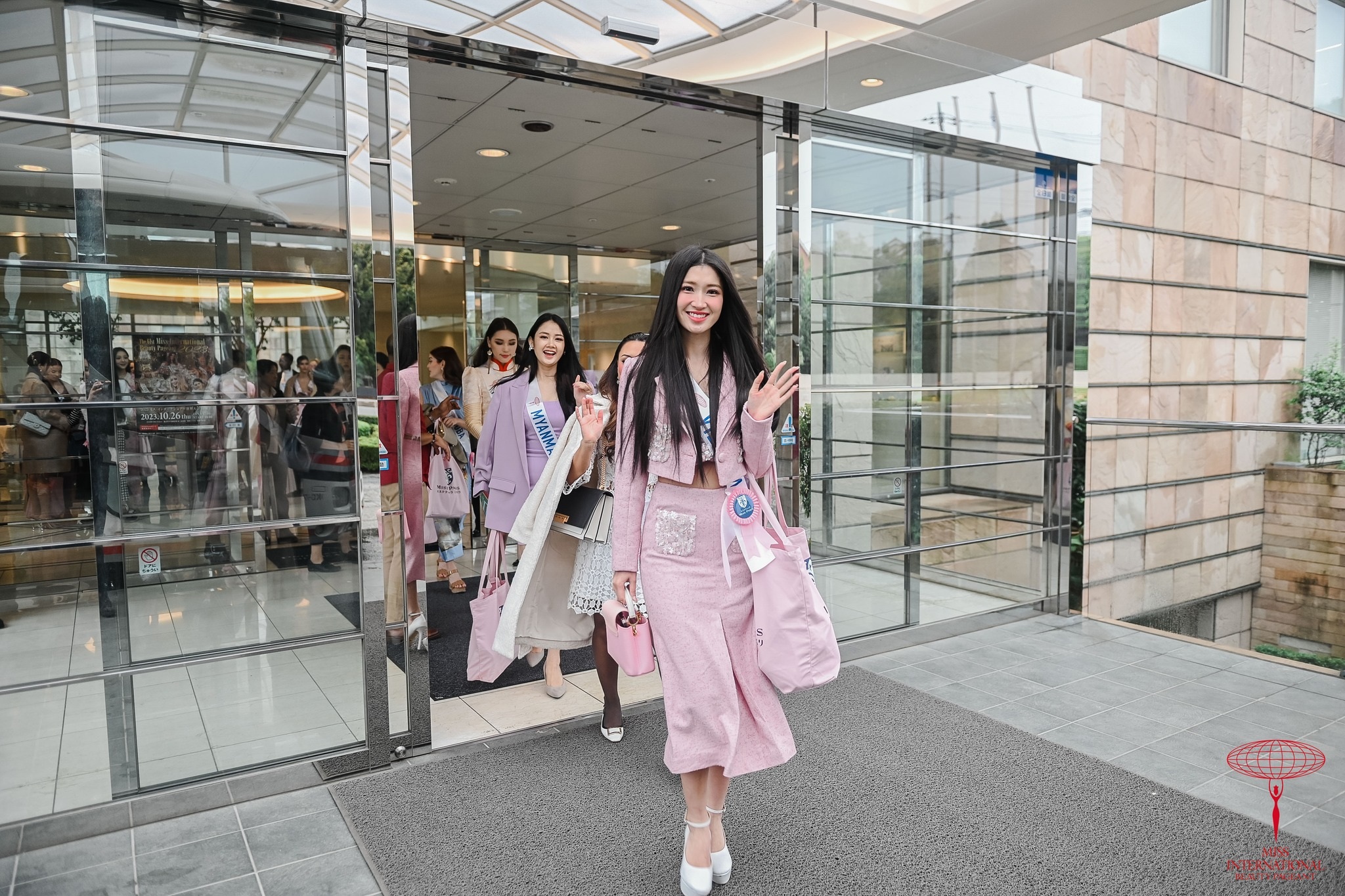 フオン・ニー、ミス・インターナショナル2023-5コンテストで得票トップに