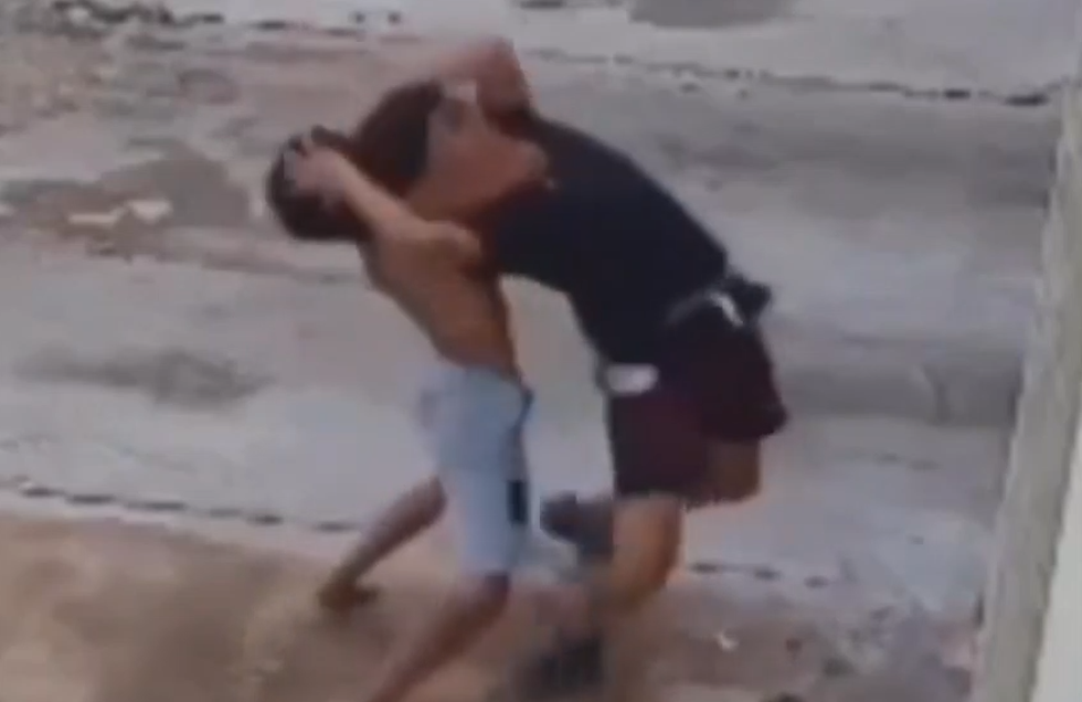 Clip "cậu bé dùng võ dạy kẻ bắt nạt to lớn một bài học" nổi bật tuần qua