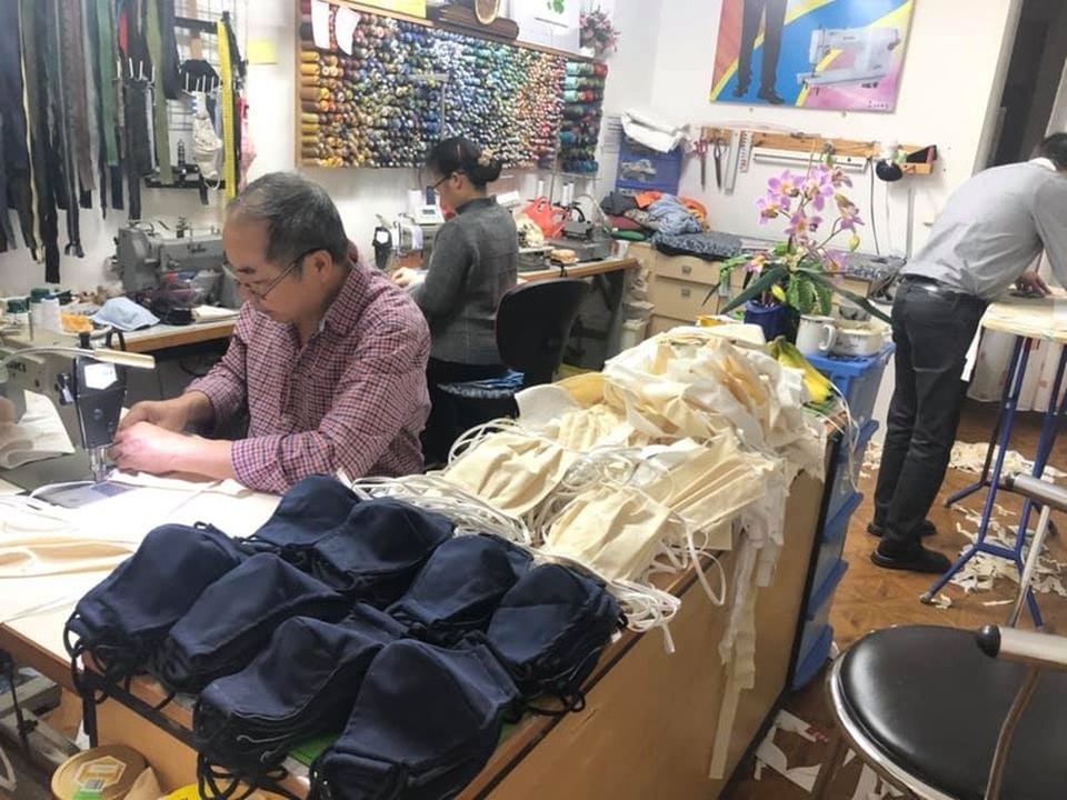 Phong trào may tặng khẩu trang phòng Covid-19 của người Việt tại Đức - 2 Phong trào may tặng khẩu trang phòng Covid-19 của người Việt tại Đức - 2