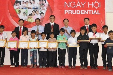 Đắk Lắk: Trao 20 suất học bổng đến HS dân tộc thiểu số hiếu học