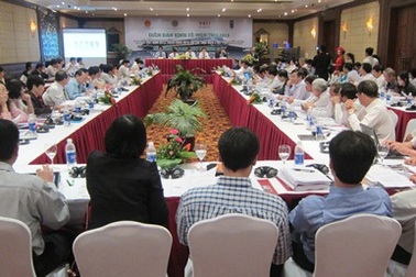 Kinh tế Việt Nam vẫn đang lộ trình “xuống đáy”