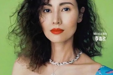 Cựu hoa hậu Lý Gia Hân trẻ đẹp đón tuổi 49