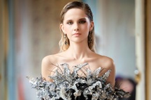 Kiểu váy dạ hội giúp tôn vẻ gợi cảm của phái đẹp