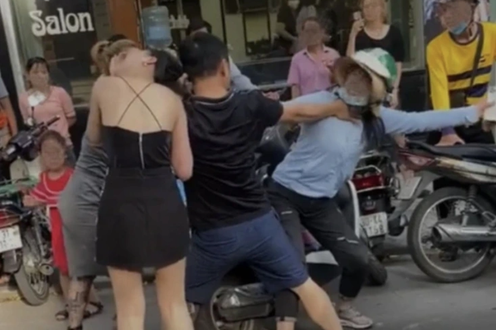 Vì sao cõi mạng hả hê với cảnh ghen tuông lột đồ, chém lìa tay vợ? - 2 Vì sao cõi mạng hả hê với cảnh ghen tuông lột đồ, chém lìa tay vợ? - 2