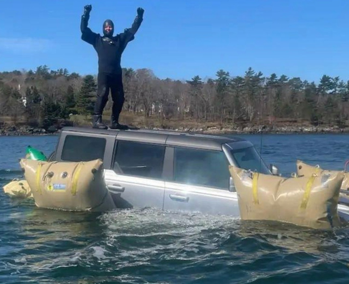 Chuyên gia cứu hộ kể chuyện giải cứu chiếc ô tô bị bẫy thủy triều - 1