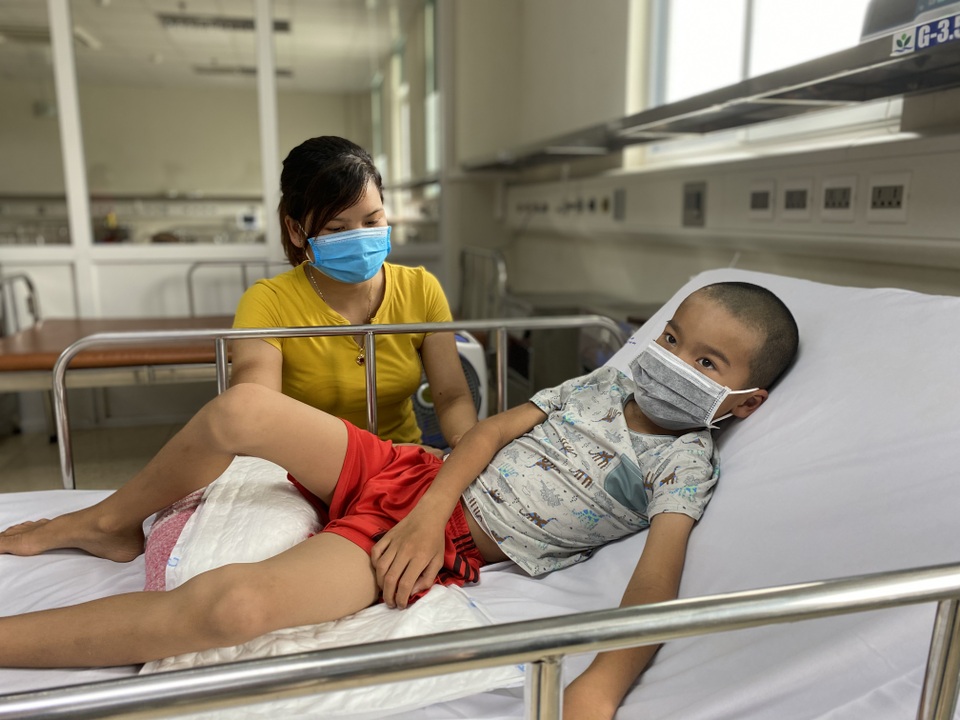 Bác sĩ chỉ cách phân biệt sốt, đau đầu thông thường và do viêm não - 1 Bác sĩ chỉ cách phân biệt sốt, đau đầu thông thường và do viêm não - 1