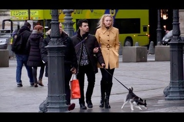 Joe Jonas dạo phố cùng Sophie Turner