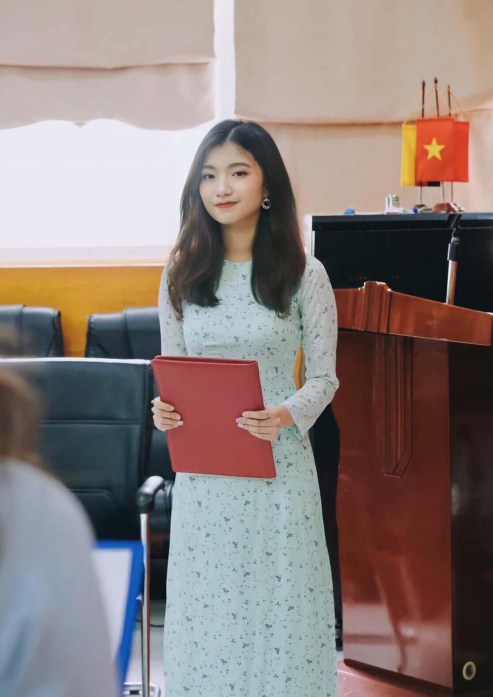 Nữ sinh Luật xinh đẹp, đa tài: Luôn cố gắng để bản thân bận rộn - 3 Nữ sinh Luật xinh đẹp, đa tài: Luôn cố gắng để bản thân bận rộn - 3