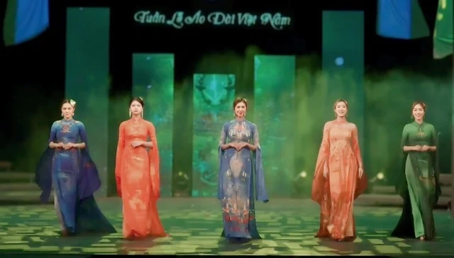 ao dai 4.jpg ao dai 4.jpg