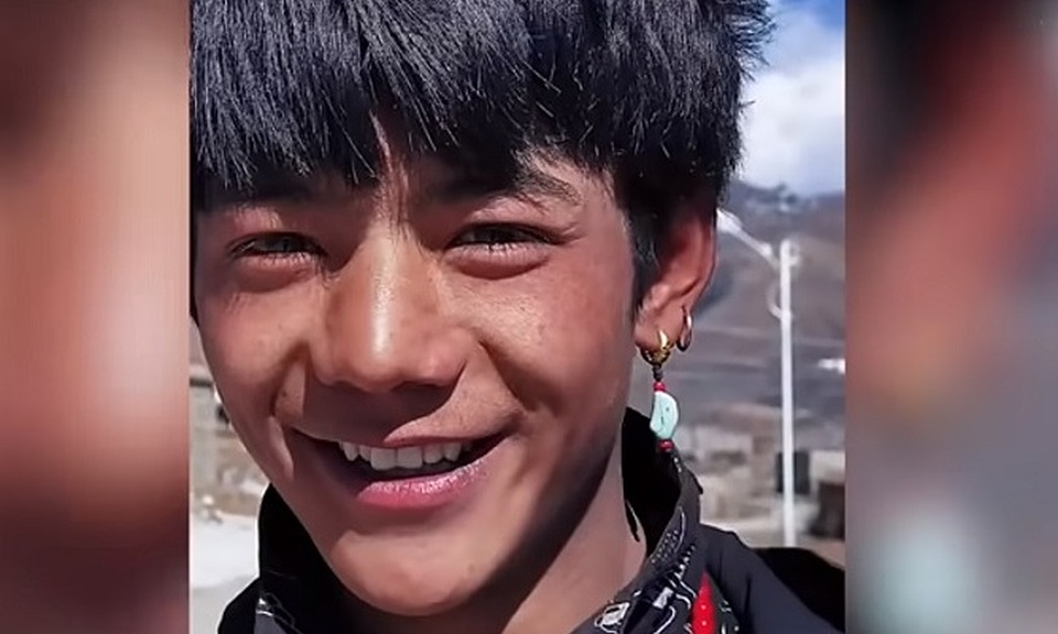 Chàng trai chăn bò ở Trung Quốc bỗng dưng nổi như cồn vì đẹp trai - 4 Chàng trai chăn bò ở Trung Quốc bỗng dưng nổi như cồn vì đẹp trai - 4