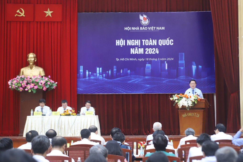 Tạo điều kiện để nhà báo phát huy tiềm năng, có sản phẩm báo chí tích cực - 2 Tạo điều kiện để nhà báo phát huy tiềm năng, có sản phẩm báo chí tích cực - 2