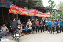 Phản đối sáp nhập trường, hàng trăm phụ huynh ở Thanh Hóa cho con nghỉ học