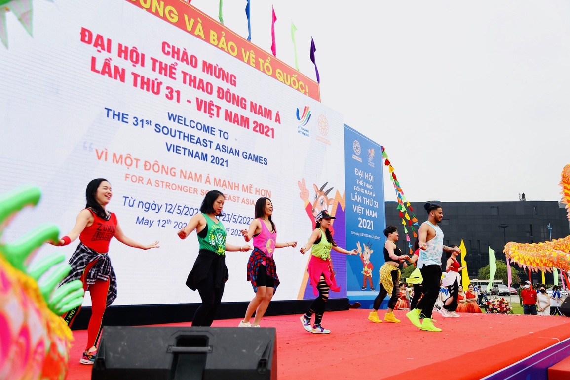 Hơn 15.000 người tham gia Ngày chạy Olympic, giải Việt dã truyền thống - 3 Hơn 15.000 người tham gia Ngày chạy Olympic, giải Việt dã truyền thống - 3
