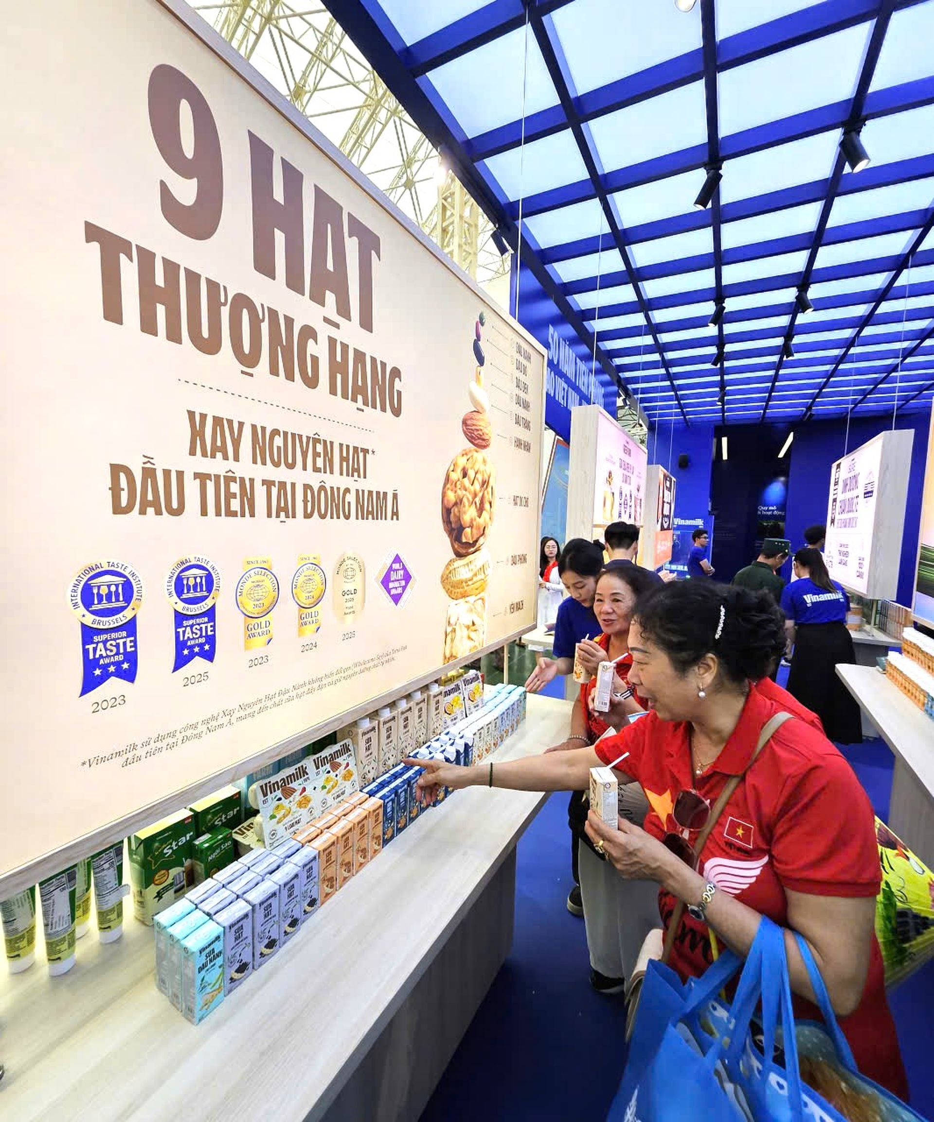 Vinamilks Ausstellungsfläche ist ein Highlight auf der National Achievement Exhibition - 9 Không gian trưng bày của Vinamilk tạo điểm nhấn tại Triển lãm Thành tựu đất nước - 9