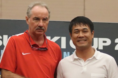 Vì sao HLV Alfred Riedl nổi giận trong buổi họp báo trước trận?