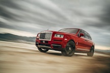 Rolls-Royce Cullinan chính thức trình làng - SUV "bom tấn"