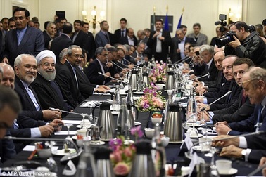 Pháp thẳng thừng hủy tiệc chiêu đãi Tổng thống Iran vì rượu