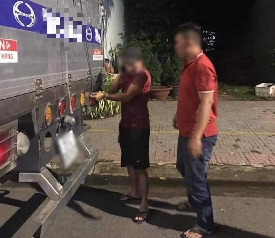 Xác minh các đối tượng có dấu hiệu chiếm đoạt hơn 8 tấn hàng cứu trợ - 1 Xác minh các đối tượng có dấu hiệu chiếm đoạt hơn 8 tấn hàng cứu trợ - 1