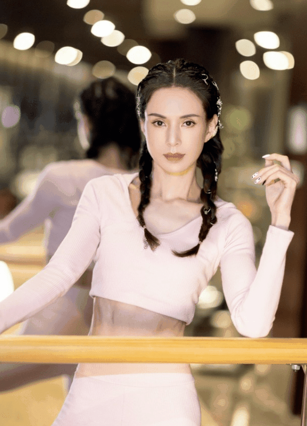 Vẻ đẹp trẻ trung của Cô Cô Lý Nhược Đồng thuở còn là tiếp viên hàng không - 3 Vẻ đẹp trẻ trung của Cô Cô Lý Nhược Đồng thuở còn là tiếp viên hàng không - 3